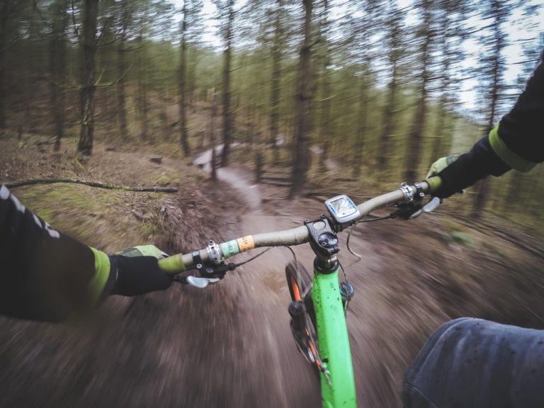 Différentes manières de se préparer à une randonnée en montagne en VTT