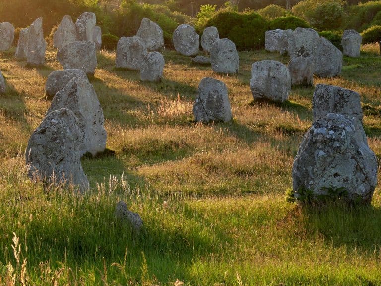 Pierres levées magiques de Carnac, en Bretagne
