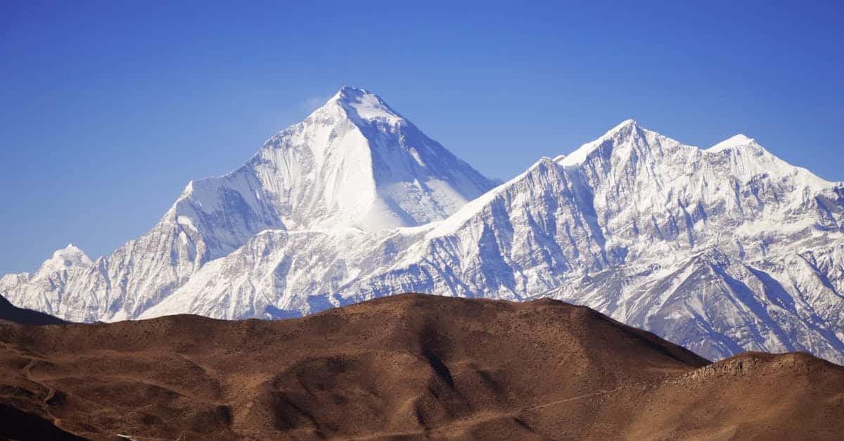 découvrez des paysages de montagne à couper le souffle, où la beauté naturelle rencontre l'aventure. explorez des sommets majestueux, des vallées verdoyantes et des panoramas spectaculaires qui vous emmèneront au cœur de la nature.