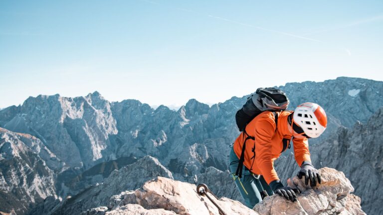 Pourquoi l&rsquo;alpinisme en montagne est-il une expérience si riche en émotions ?
