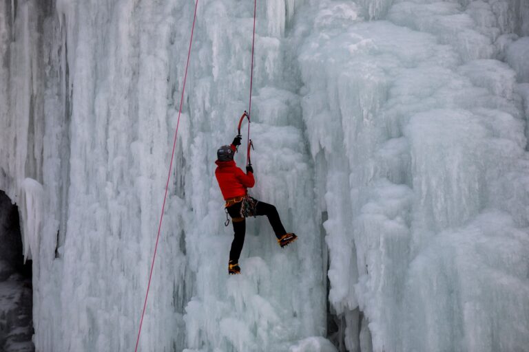 Comment vivre la magie de l&rsquo;alpinisme en montagne pour des vacances riches en émotions ?