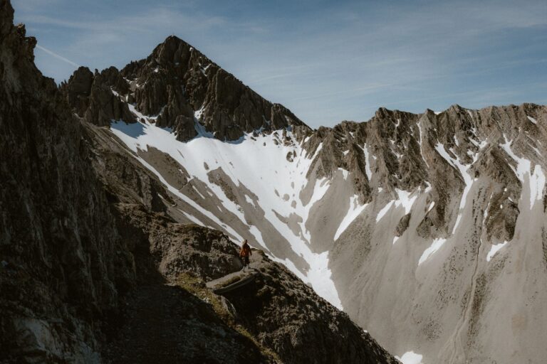 Pourquoi l&rsquo;alpinisme est-il une expérience unique à vivre en montagne ?