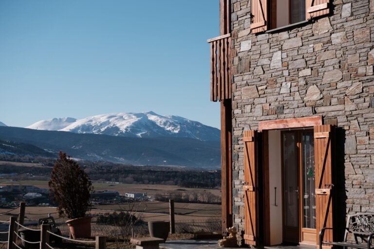 Comment trouver le logement parfait pour des vacances en montagne ?