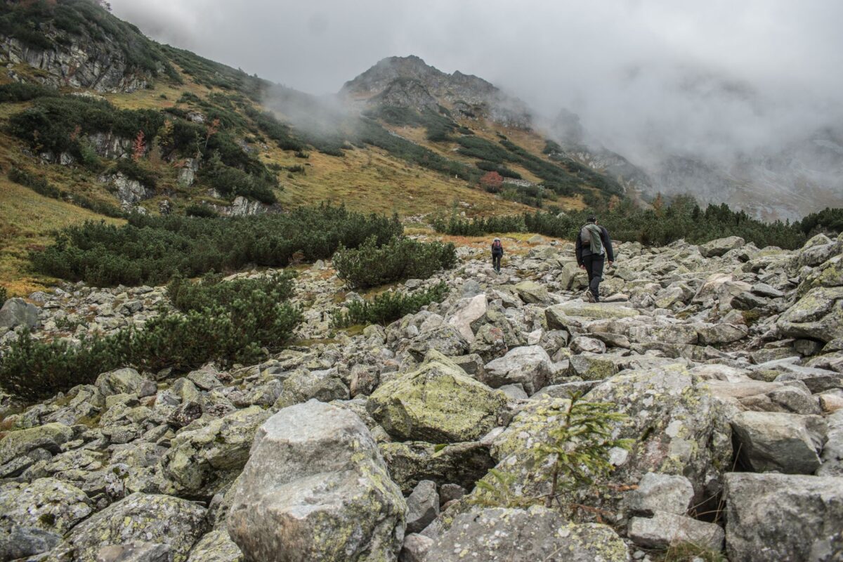 En montagne, des randonneurs racisés revendiquent leur place face aux messages hostiles